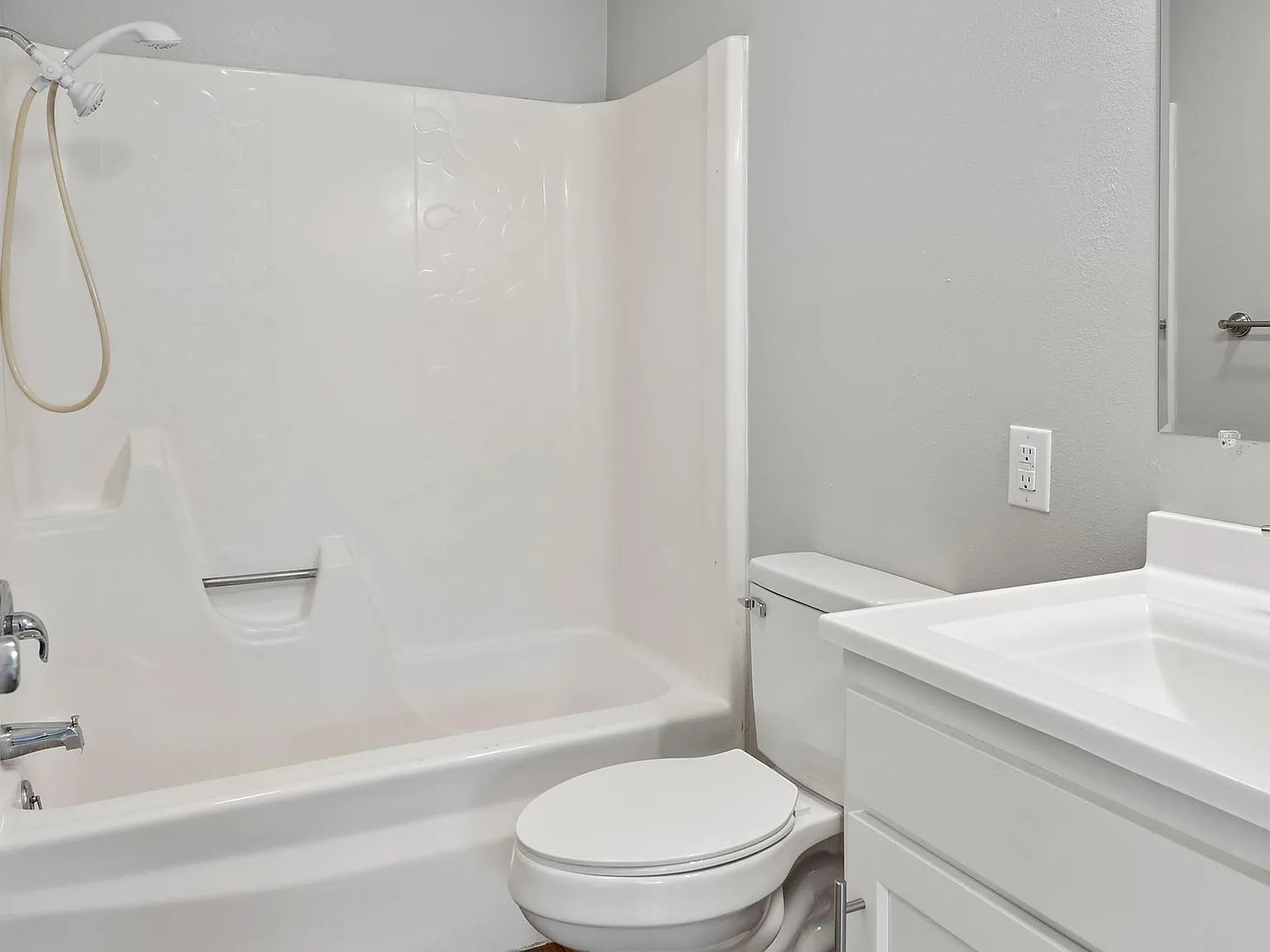 The District Apartments — Photo 2