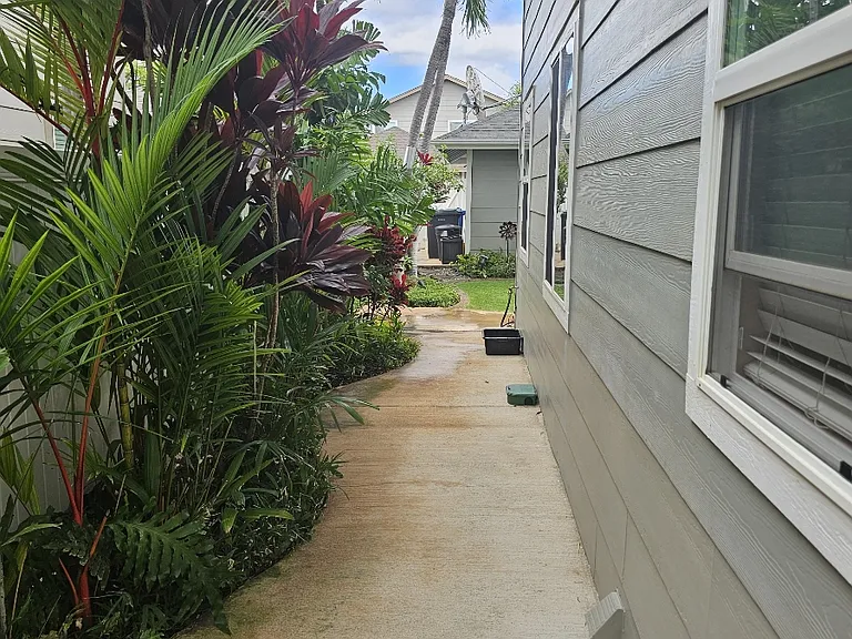 91-1053 Hokuikekai St — Photo 8