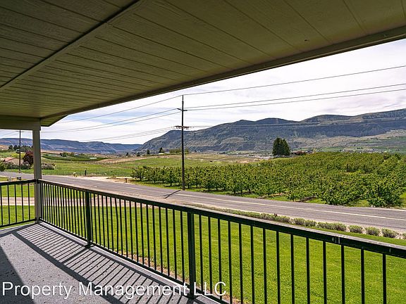 3rd image of 3855 10th St SE