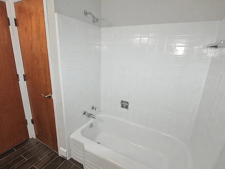 4121-2 Walker Rd — Photo 9