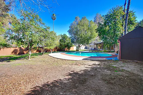 5923 Jumilla Ave Photo 1