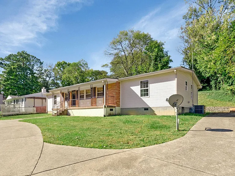 4857 Torbay Dr — Photo 5