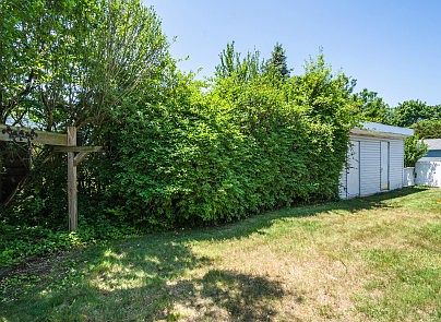 4th image of 42 Cedar Dr