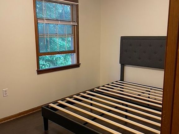 5th image of 549 Lake Rd #3
