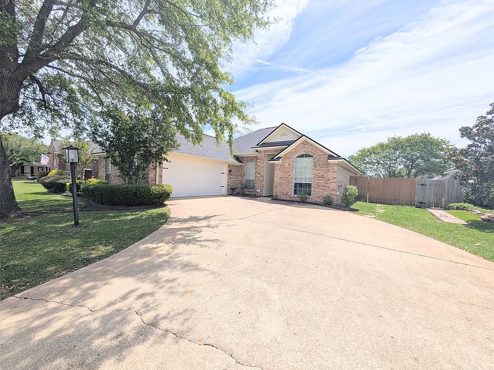1st image of 3306 Colonial Dr