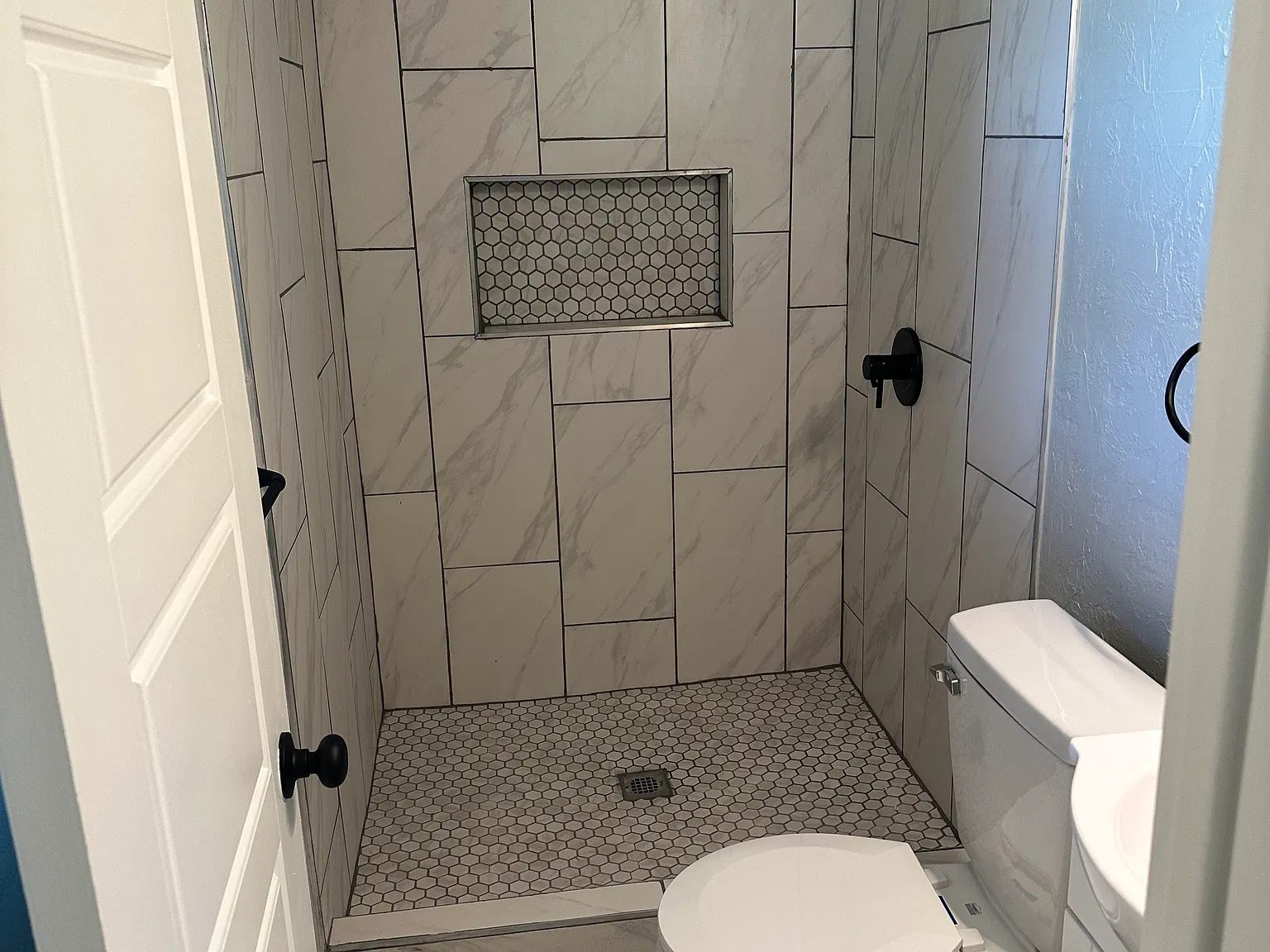 2325 Elwood Dr — Photo 3