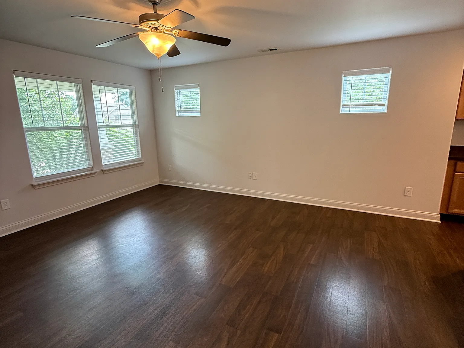 3 bed, 1262 sqft, $2,100 — Photo 2