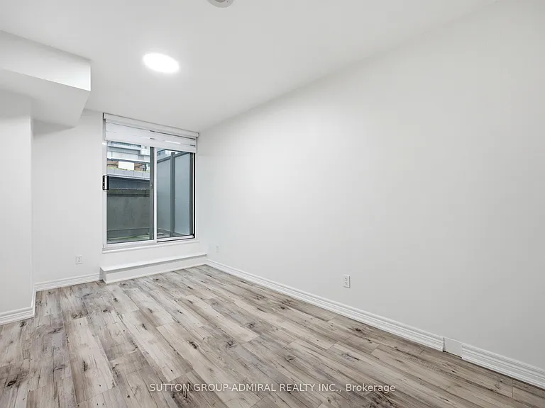 30 Grand Trunk Cres #309 — Photo 21