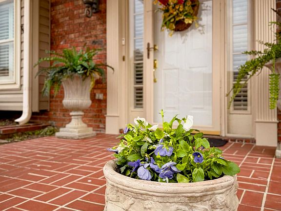 2nd image of 1508 River Bend Pl SE