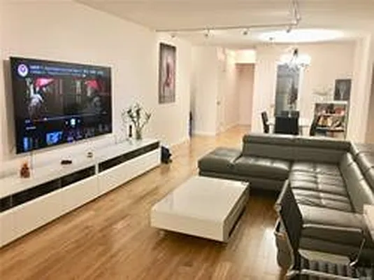 Sold by AAA Young Shuen Realty Inc. | media 1