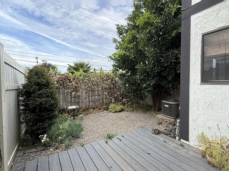 1013 W Linden St #11 — Photo 15