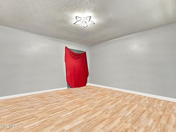 4th image of 302 Keith Avenue