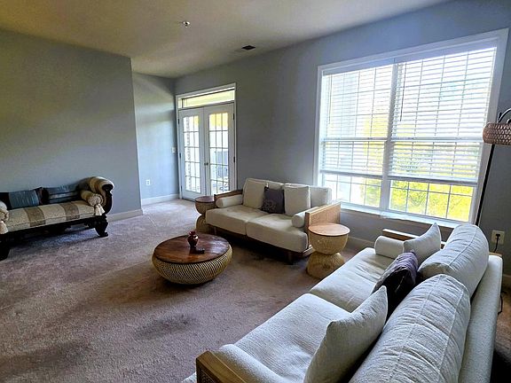 2nd image of 11924 Darnestown Rd APT 204