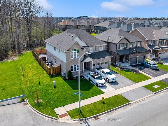 3rd image of 1 Elderberry Rd