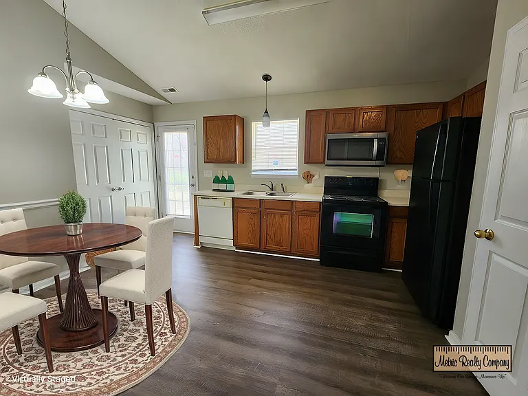 1126 Maria Christina Ln — Photo 6