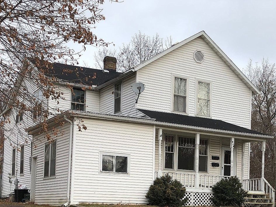 1st image of 414 E D St