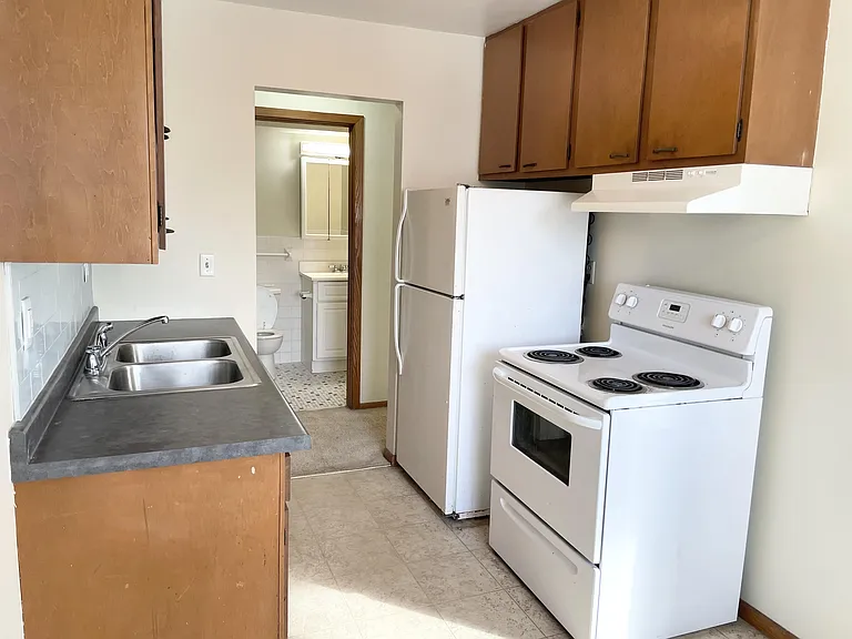 Como Lakes Apartments — Photo 22