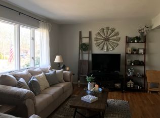 10 Woodcliff Rd, Islip Terrace, NY 11752