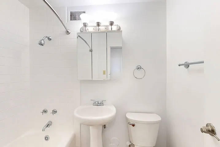 Lake Meadows Apartments — Photo 57