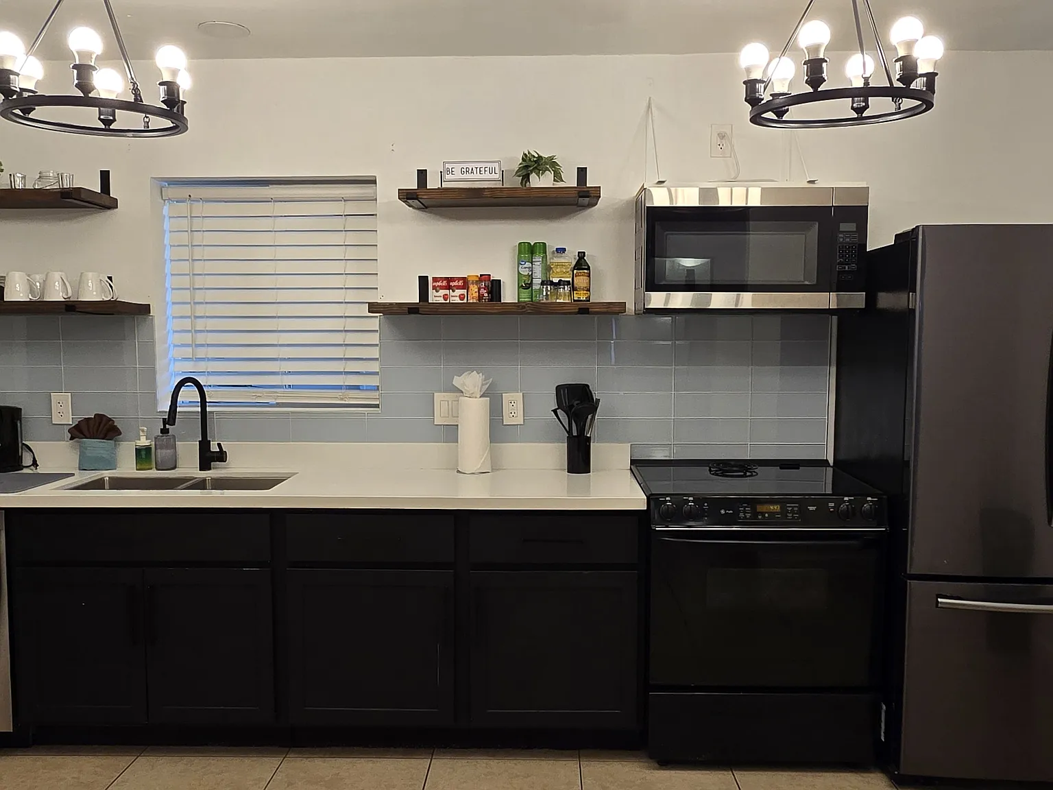 3 bed, 1100 sqft, $1,849 — Photo 3
