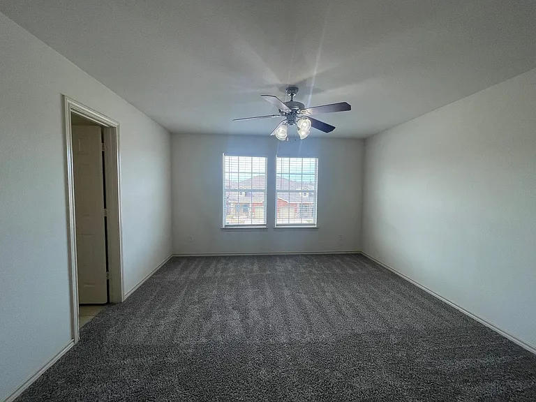909 Parkplace Rdg — Photo 12