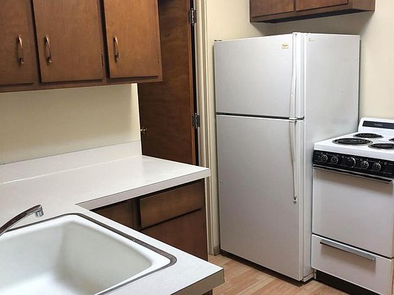 2nd image of 621 1/2 Liberty St APT 1
