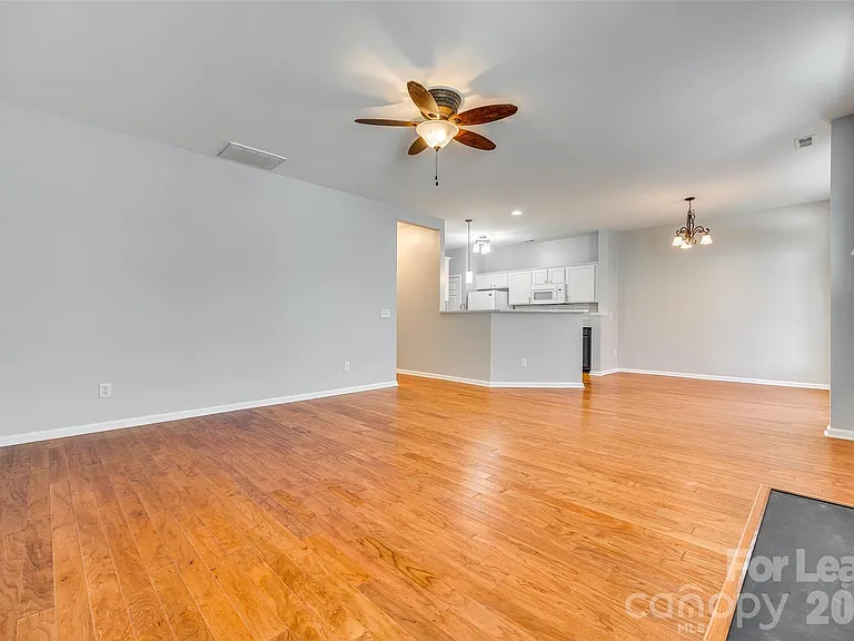 618 Bayou Cir — Photo 14