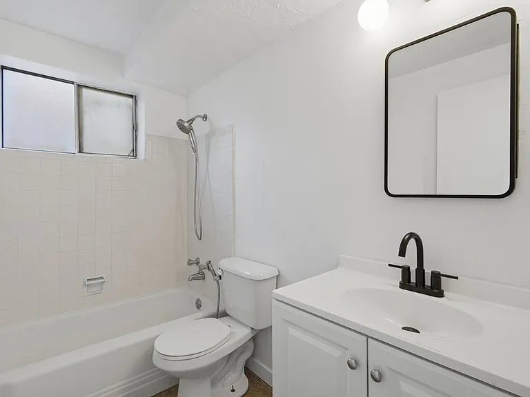 1010 S Windsor St — Photo 28