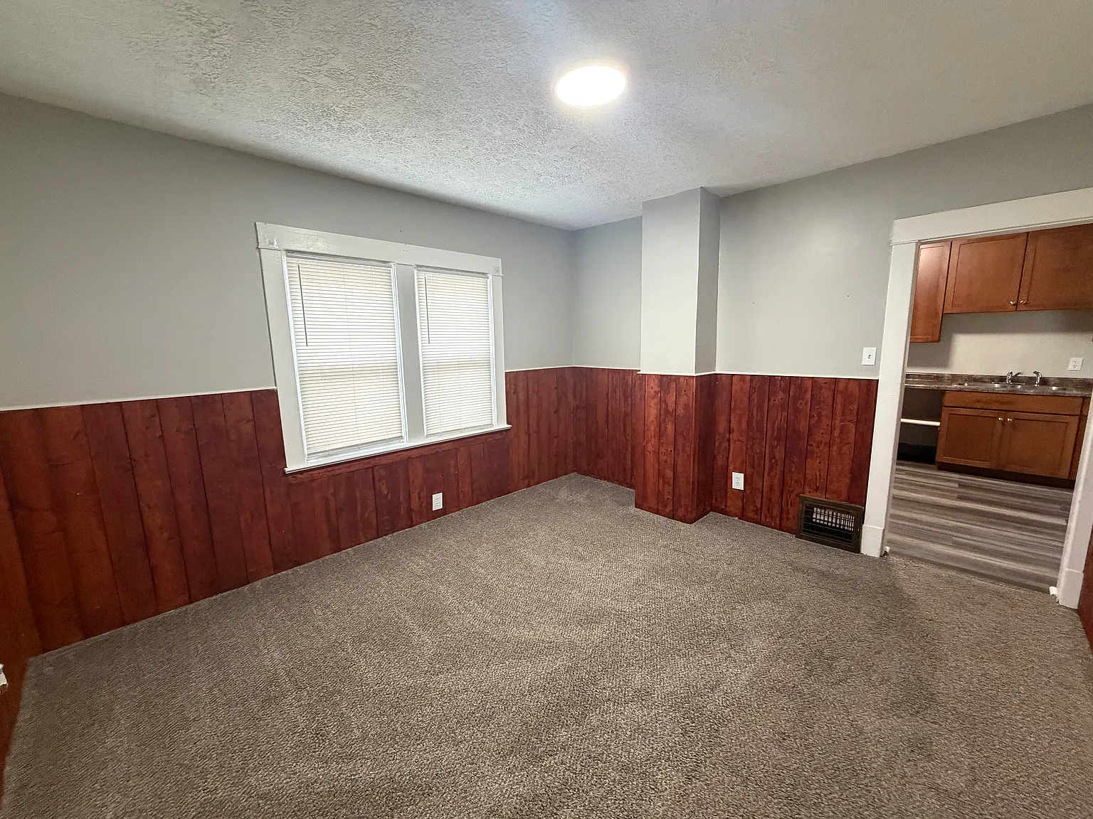 3 bed, $1,300 — Photo 4