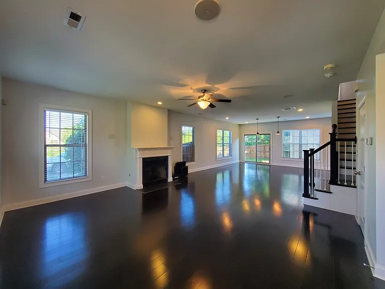 3260 Beacon St — Photo 3