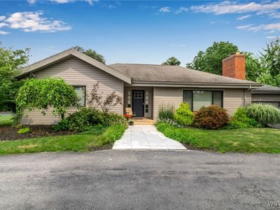 884 N Forest Rd, Buffalo, NY, 14221