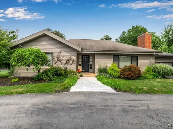 884 N Forest Rd, Buffalo, NY 14221