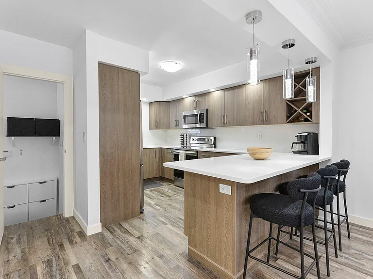 639 Brock St #639 — Photo 8