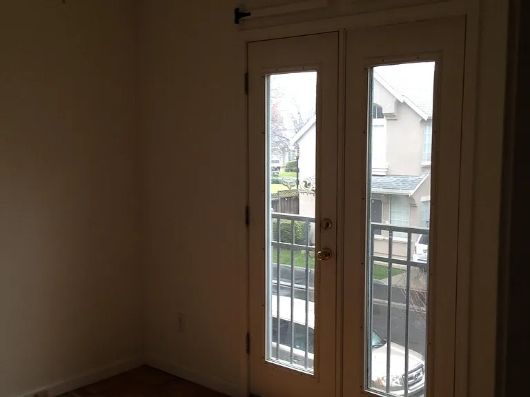 214 Holland Cir — Photo 12