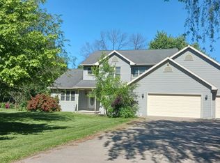 1814 Imperial Rd, Oshkosh, WI 54904