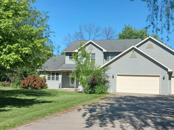 1814 Imperial Rd, Oshkosh, WI 54904