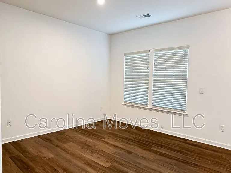 345 Bucklebury Rd — Photo 2