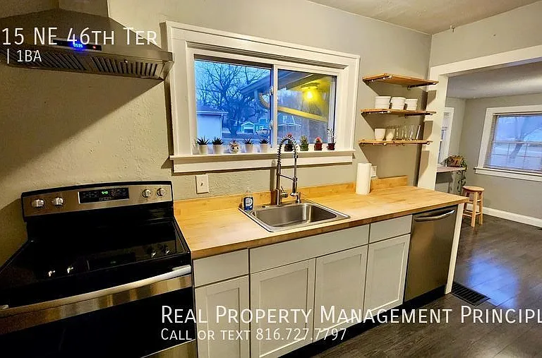 4515 NE 46th Ter — Photo 5