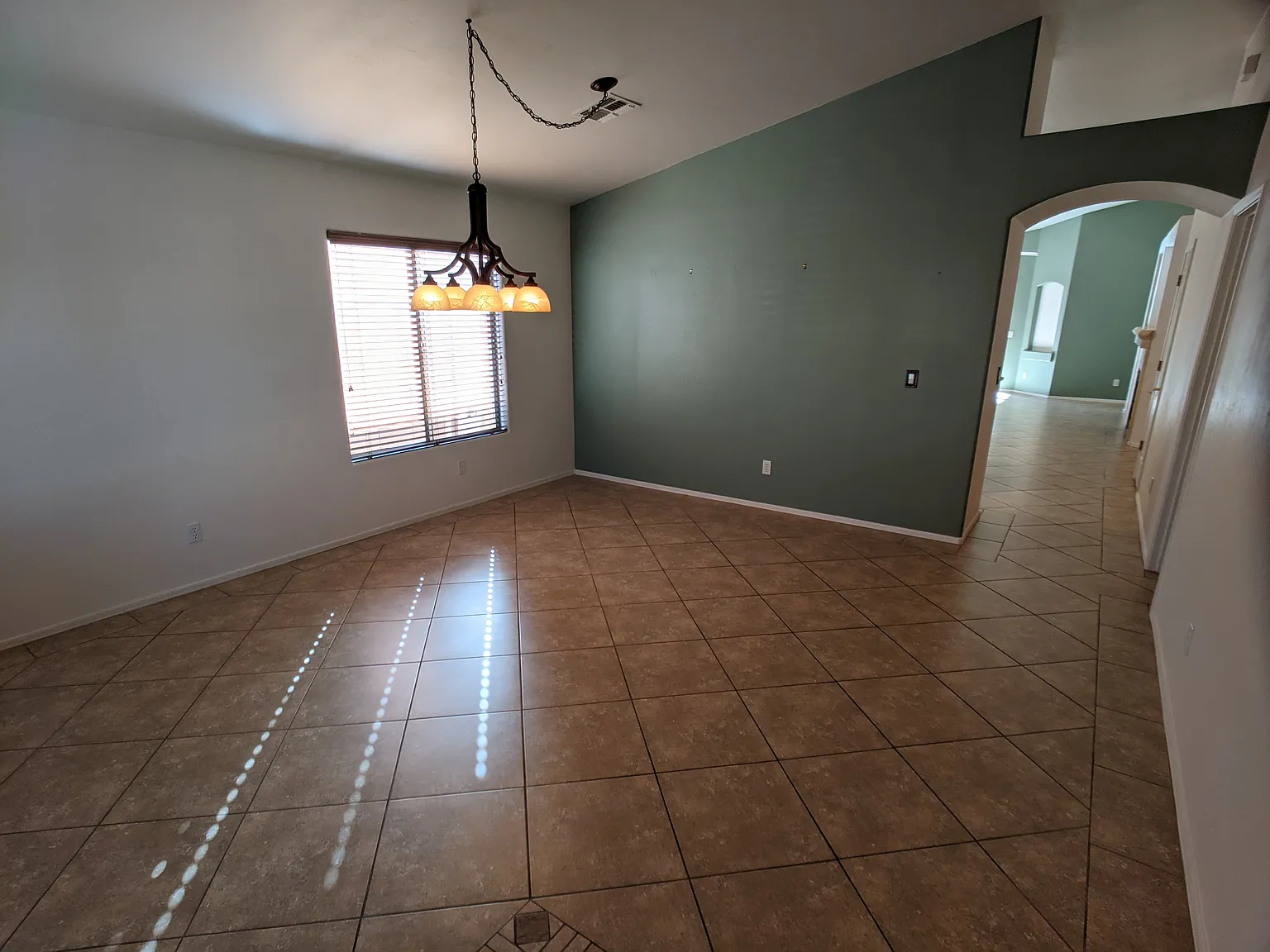 4 bed, 1873 sqft, $3,250 — Photo 2