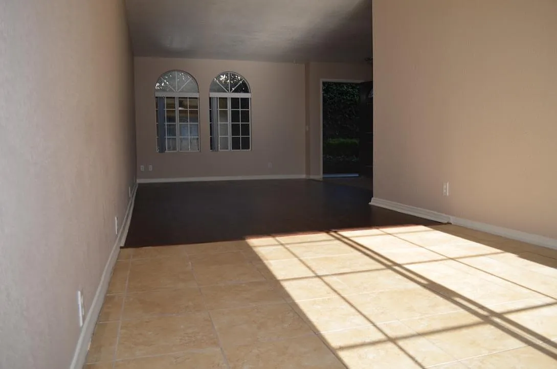 1830 Drescher St — Photo 2