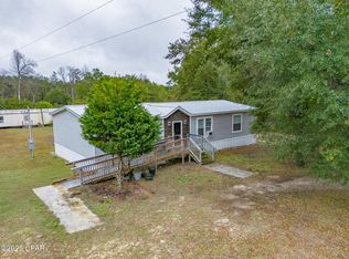 214 Lakepoint Rd, Alford, FL 32420