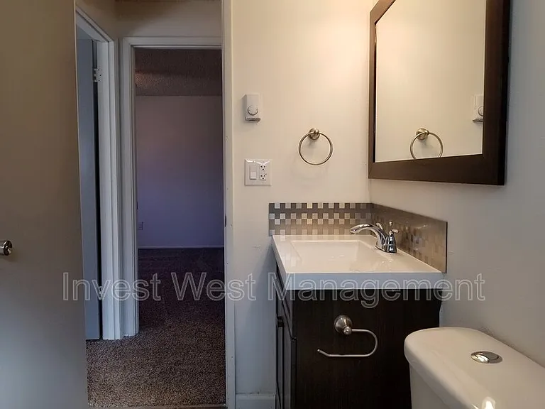 305 NE 104th Ave — Photo 32