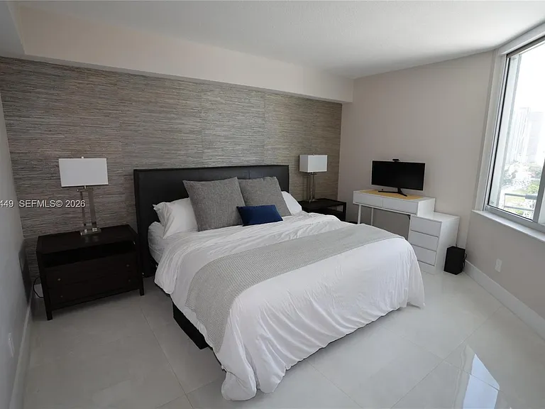 325 Biscayne Blvd #1822 — Photo 14
