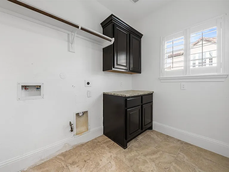 908 Amelia St — Photo 25