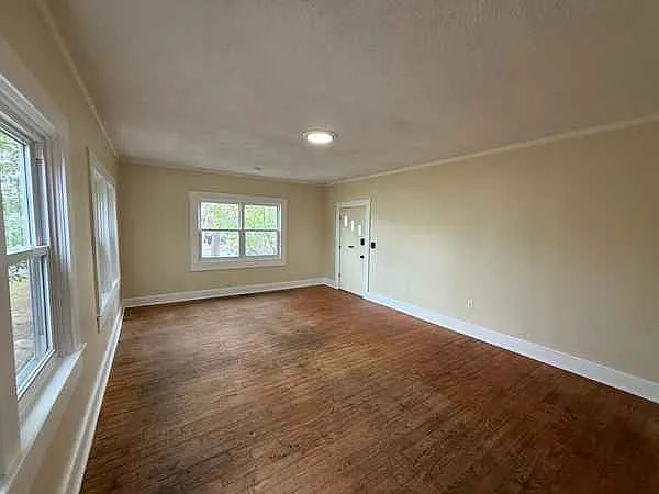 3 bed, 1400 sqft, $2,300 — Photo 4