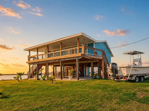 154 Poop Deck Ln, Freeport, TX 77541