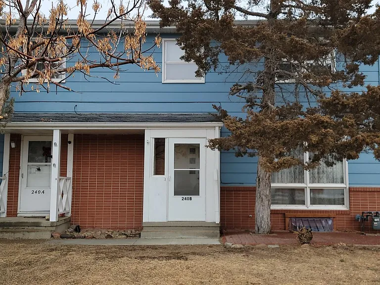 240 Country Club Blvd #B — Photo 1