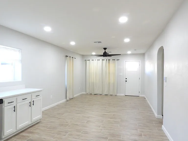 2639 N Fontana Ave — Photo 20