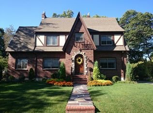 721 W Roxbury Pkwy, West Roxbury, MA 02132