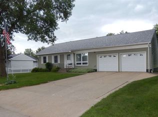 908 3rd Ave SW, Oelwein, IA 50662